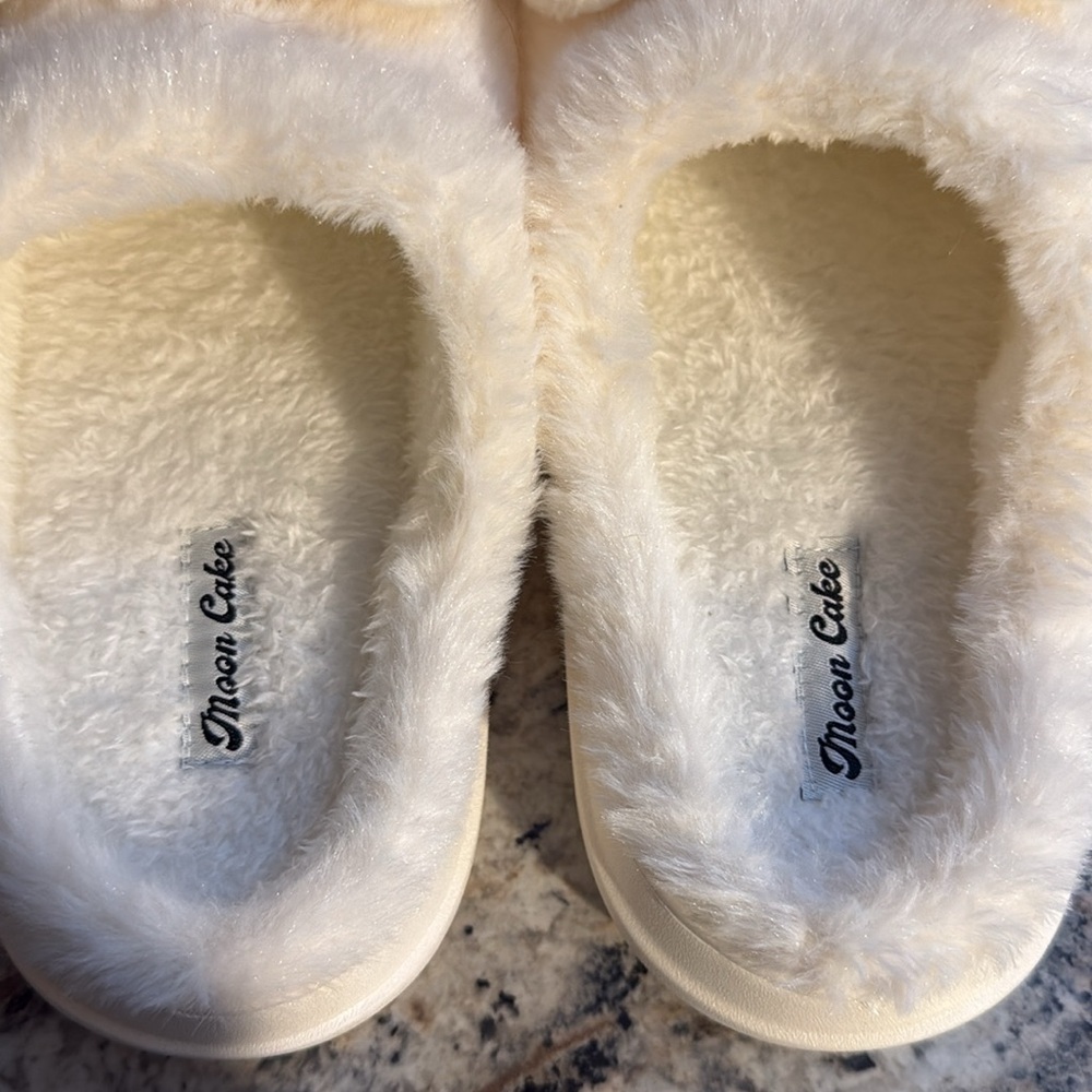 Moon Cakes Cute Bear Slippers NWOT - Picture 3 of 5